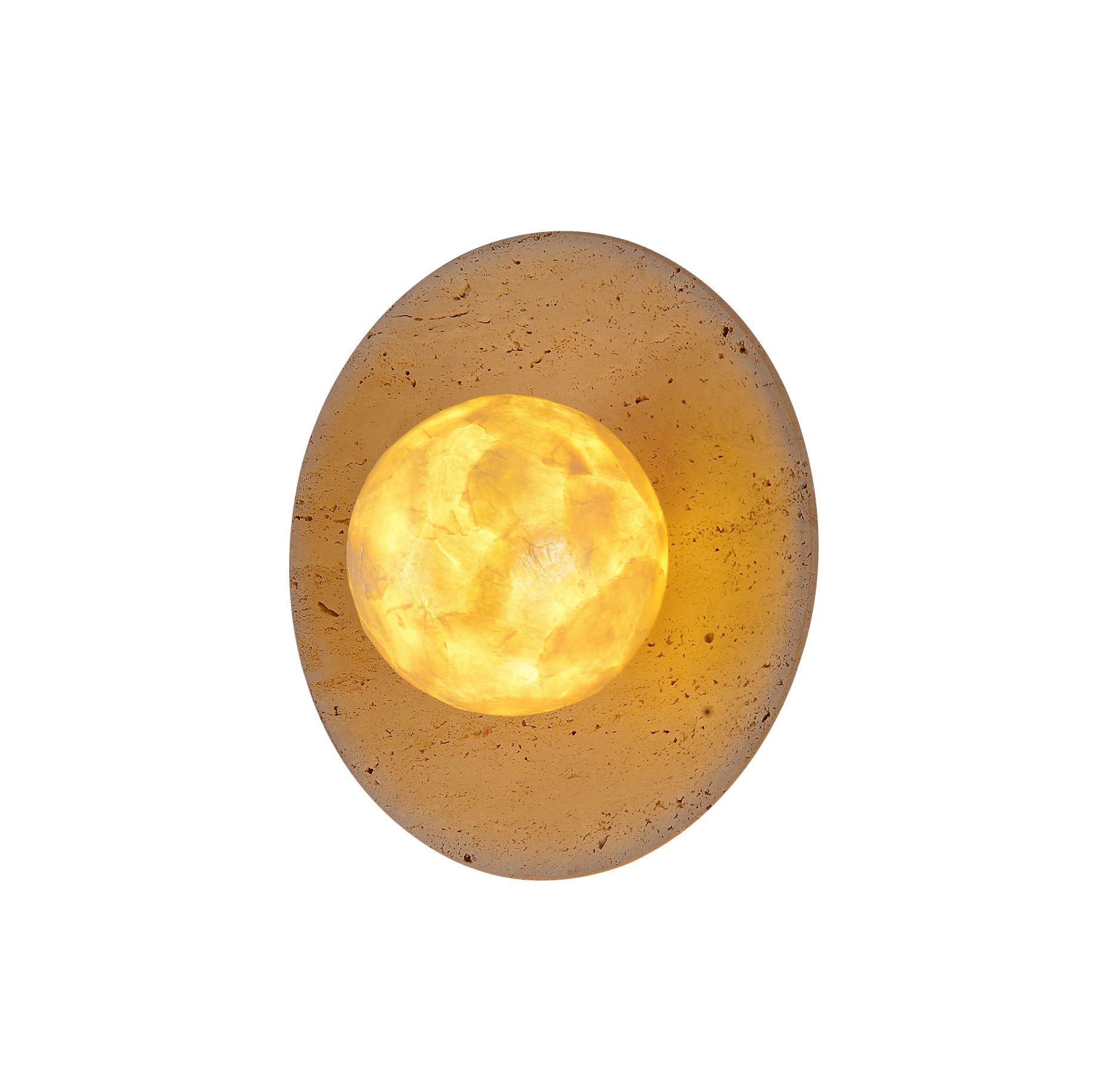 Lampada da parete ovale con paralume a conchiglia con base in travertino naturale